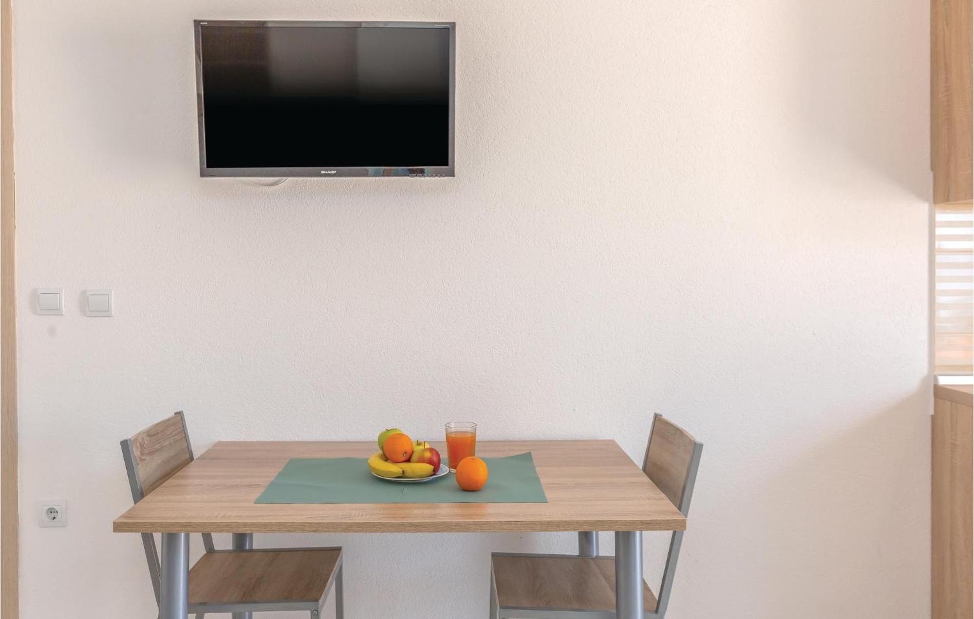 Beautiful Apartment In Krvavica With Kitchen ภายนอก รูปภาพ