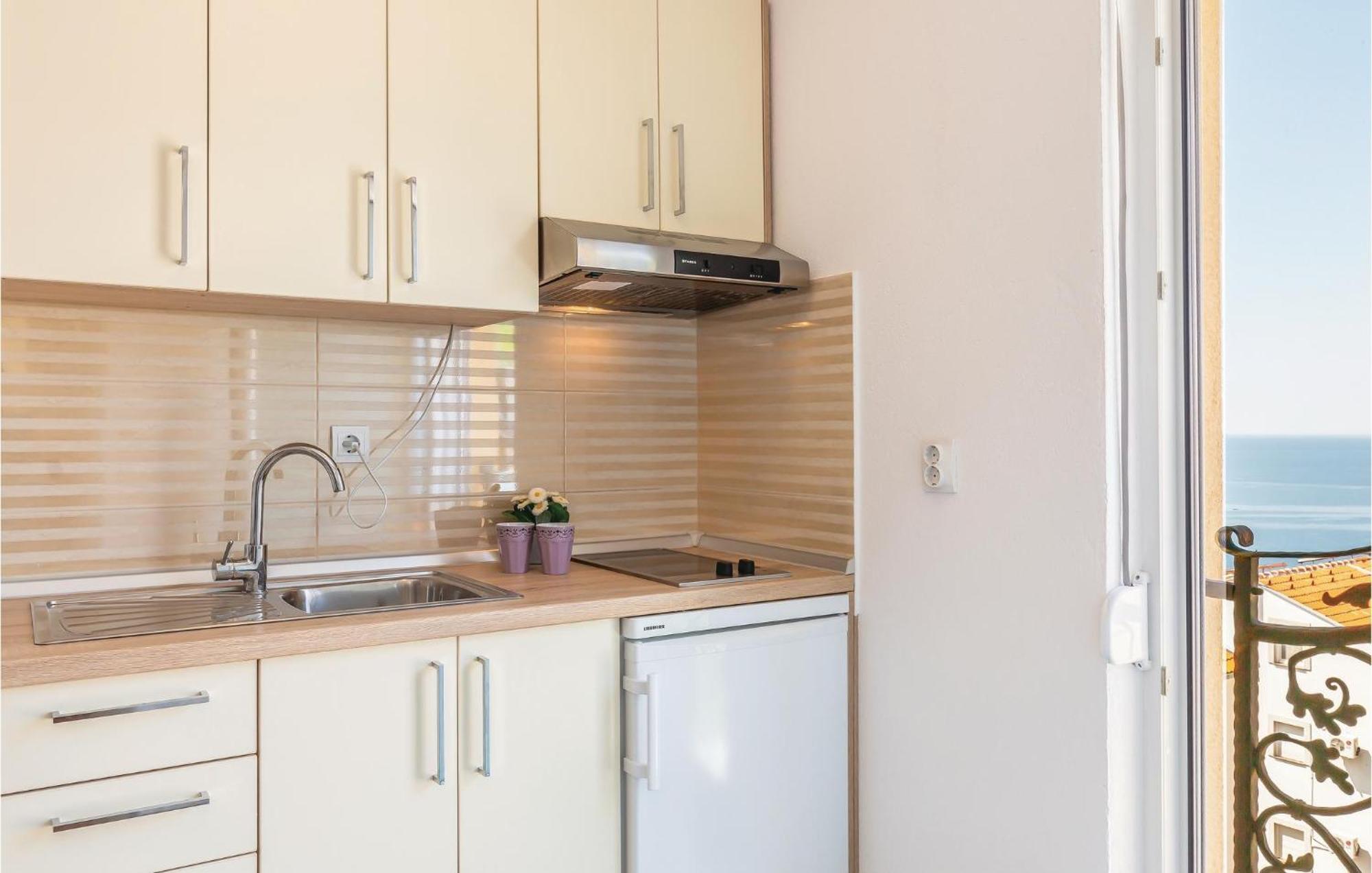 Beautiful Apartment In Krvavica With Kitchen ภายนอก รูปภาพ